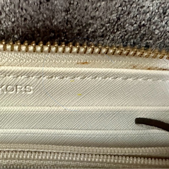 MICHAEL KORS LG CHAIN SHOULDER TOTE VANILLA with wallet - Picture 8 of 10